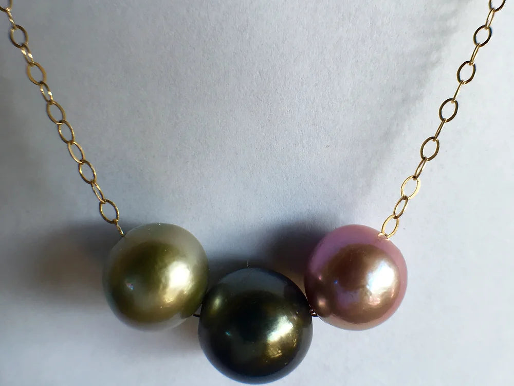 Triple Floating Momi Necklace